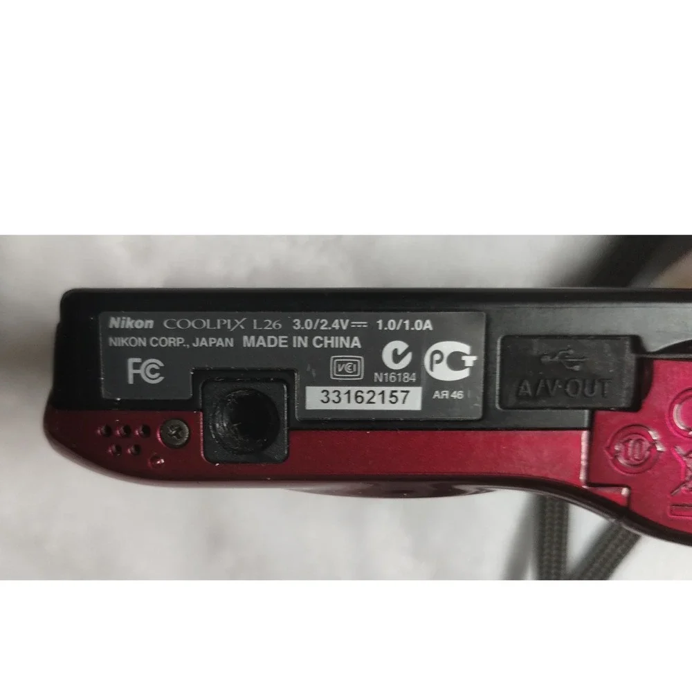 Nikon Coolpix L26 16.1 MP 5x Wide Optical Zoom Digital Camera Red w/Box UNTESTED